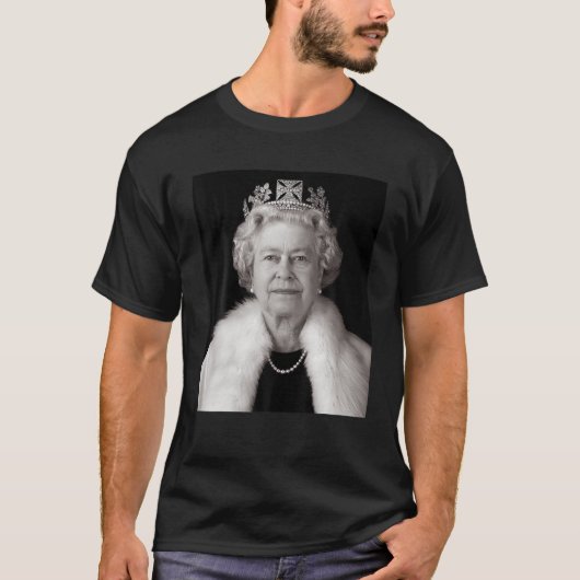 女王II – エリザベス・イングランド – イギリス女王 Tシャツ (正面)