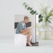 女読はベッドの本だ ポストカード (スタンド正面)