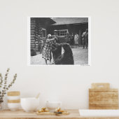 女食べ物を与えの熊。 ポスター (キッチン)