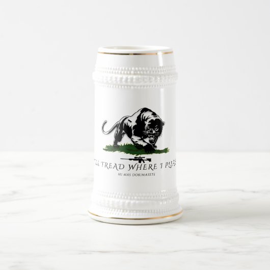 好きなところに足を踏み入れる ビールジョッキ (中央)