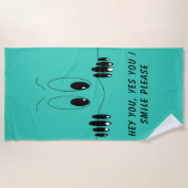 好奇心おもしろいの目-スマイル-テキスト/色の追加 ビーチタオル (正面)