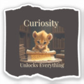 好奇心が全てのロックを解除 – かわいいライオンのシール シール (正面)