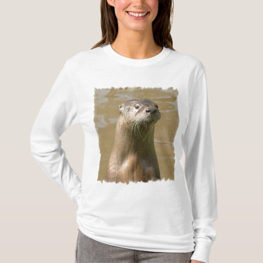 好奇心が強いカワウソの長袖のTシャツ Tシャツ (正面)