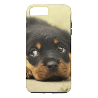 好奇心が強いロットワイラーの小犬 iPhone 8 PLUS/7 PLUSケース