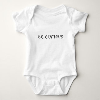 「好奇心が強い」ベビーボディスーツTシャツ: 0-24 M ベビーボディスーツ