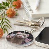 好奇心に満ちたフェレット円形アクリルキーチェーン キーホルダー (正面右)