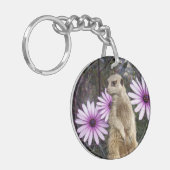 好奇心の開花：紫のデイジーの間のメルカト キーホルダー (正面左)
