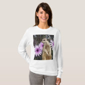 好奇心の開花：紫のデイジーの間のメルカト Tシャツ (正面フル)