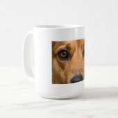 好奇心旺盛な犬の観察 コーヒーマグカップ (正面左)