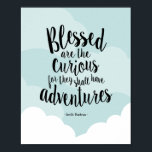 好奇心賛美引用文アートプリント ポスター<br><div class="desc">「彼ら賛美が冒険をするのは妙だな」 言葉の感動的生き方は、この引用文のロヴェルDrachmanは素晴らし、好奇心の自然を持つ魂のためのプリントであり、旅行好き、または学生のための。雲とアクアブルーの様式化された空に対してクラシックブラックで文字を見る手淡い色の文字の書点々のある道。</div>