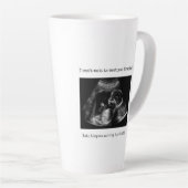 妊娠おばあちゃんに会うのが待ち遠しい カフェラテマグ (右アングル)