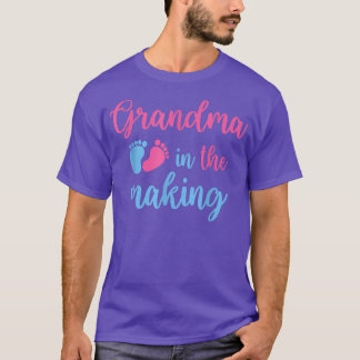 妊娠のお知らせの中のおばあちゃん Tシャツ