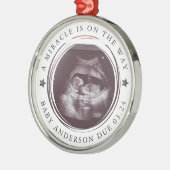 妊娠パーソナライズされた発表写真 メタルオーナメント (左)