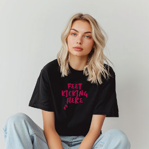 妊娠ユーモアのある指紋バーガンディTシャツ Tシャツ