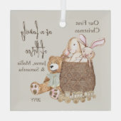 妊娠中のテディベアとトイバスケットの3つの家族 ガラスオーナメント (裏面)