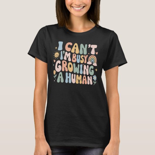 妊娠中の人間の育成に忙しいです ギフト Tシャツ (正面)