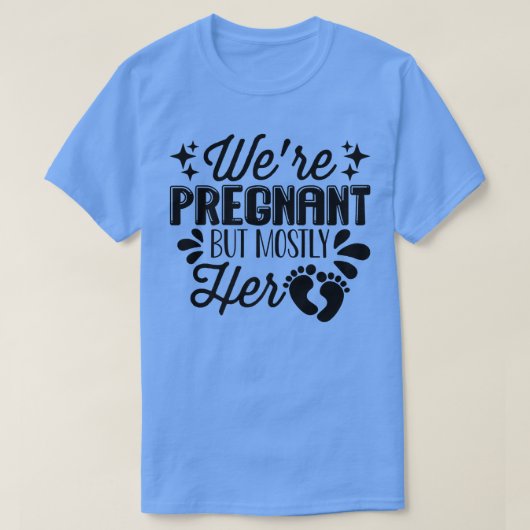 妊娠 – 私たちは妊娠しているが、主に彼女 – 性別 Tシャツ (デザイン正面)