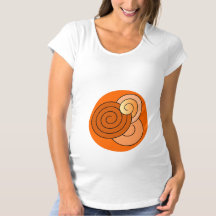 妊婦のベビーが細かいデザインをカール