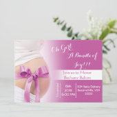 妊婦ベリーピンクガールリボンベビーシャワー招待状 招待状 (スタンド正面)