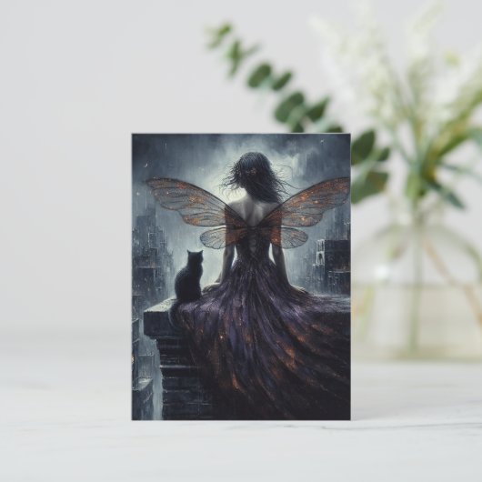 妖精と彼女の猫は街を見下ろすファンタジー ポストカード (スタンド正面)