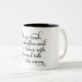 妖精のアイルランドの天恵と踊るように ツートーンマグカップ (正面右)