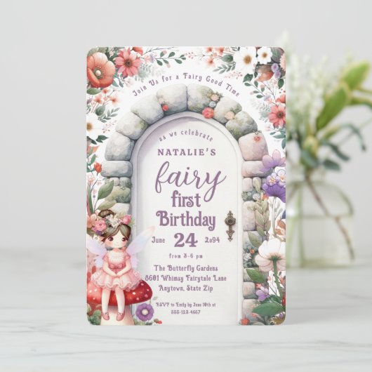 妖精のドア茶色の髪の妖精の最初の誕生日パーティー 招待状 (スタンド正面)