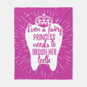 妖精のプリンセスは彼女の歯をみがく必要があります フリースブランケット (正面)