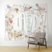 妖精のワイルドフラワーの花の生えた広場の誕生日おめでとう タペストリー (インサイチュ(横))