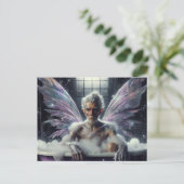 妖精の年長の男性のグレーヘア紫の浴槽の中 ポストカード (スタンド正面)