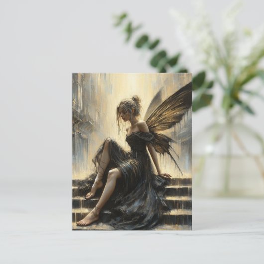 妖精は黒の服を着て、金ゴールドは階段に座ってドレス ポストカード (スタンド正面)