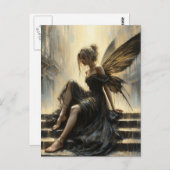 妖精は黒の服を着て、金ゴールドは階段に座ってドレス ポストカード (正面/裏面)