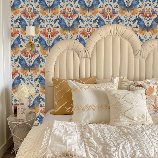 妖精コアの青と黄色の蝶の花 壁紙 (Fairycore Blue and Yellow Butterfly Flowers Wallpaper behind a cream colored headboard.)