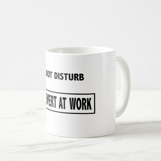 "妨げないで下さい-仕事で"のコーヒー・マグ内に向けて下さい コーヒーマグカップ (正面右)