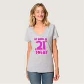 妹は今日21歳のイソテシック誕生日 Tシャツ (正面フル)