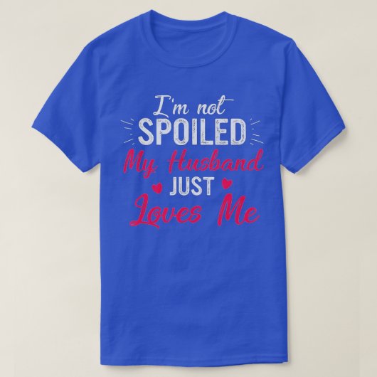 妻おもしろいは私の夫を甘やかさない私を愛している Tシャツ (デザイン正面)