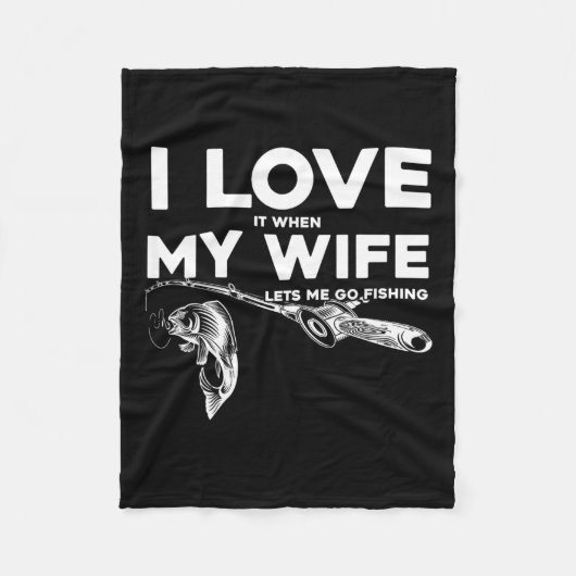 妻がおもしろい私を行かせてくれると私は愛する魚釣り フリースブランケット (正面)
