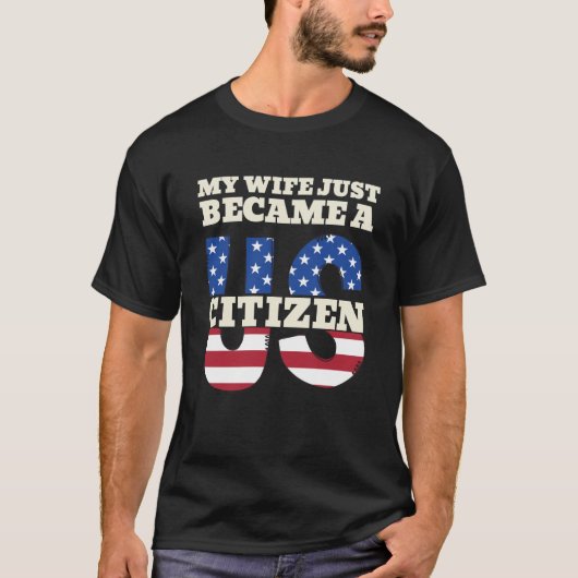 妻がアメリカ市民になりました 誇り高きアメリカ人 Tシャツ (正面)