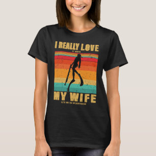 妻がスピアフィッシュを連れて行かせてくれると、私は本当に好きだ Tシャツ
