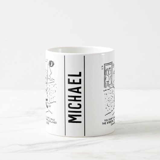 妻が交通管理者として通りを歩く コーヒーマグカップ (中央)