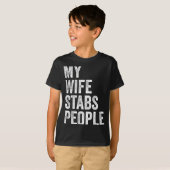 妻が人を刺す 面白い妻の名言 Tシャツ (正面フル)