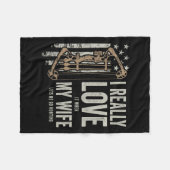 妻が私を狩りFに行かせてくれると私は本当に好きだ フリースブランケット (正面(横))