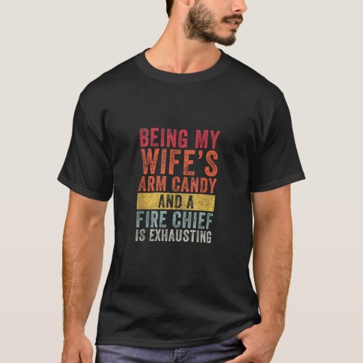 妻が腕あめ火主夫妻であること Tシャツ (正面)