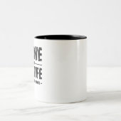 妻が葉巻を持ってきてくれると好買き ツートーンマグカップ (中央)