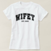 妻として2025年スタート！ 新婚Tシャツ Tシャツ (デザイン正面)