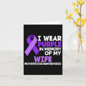 妻のオーバードースを忘れないために紫を着る男性A カード (黄色い花)