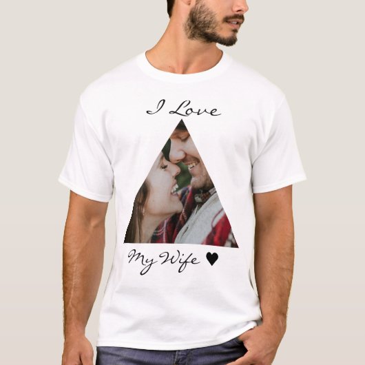 妻の三角形の形が大好きハートカスタム写真 Tシャツ (正面)