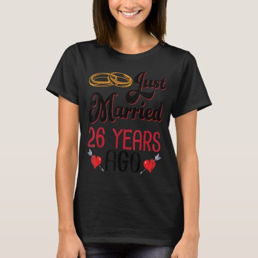妻の夫たった今結婚しました26年前結婚のアン Tシャツ (正面)