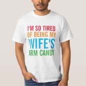 妻の腕のキャンディーにうんざりしている Tシャツ (正面)
