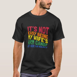 妻の腕キャンディ結婚したカップルのギフトおもしろいハスバン Tシャツ