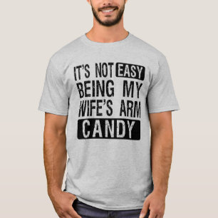 妻の腕簡単のジョークではない Tシャツ